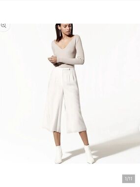 Aritzia Babaton Lazarus white crepe culottes size 6